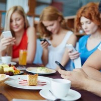 Wajib Buang Ponsel Pas Istirahat Kerja!