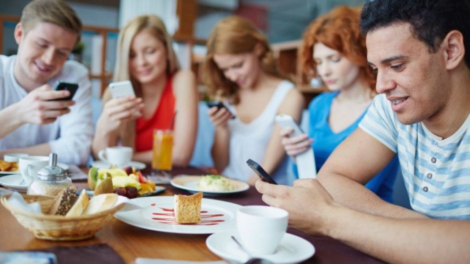 Wajib Buang Ponsel Pas Istirahat Kerja!