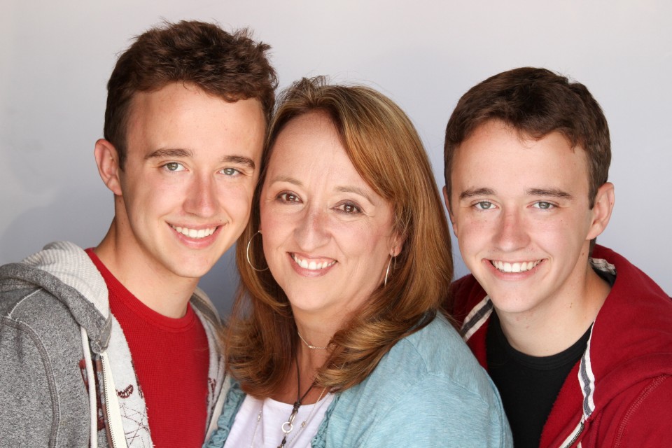 Ini Serunya Punya Anak Kembar