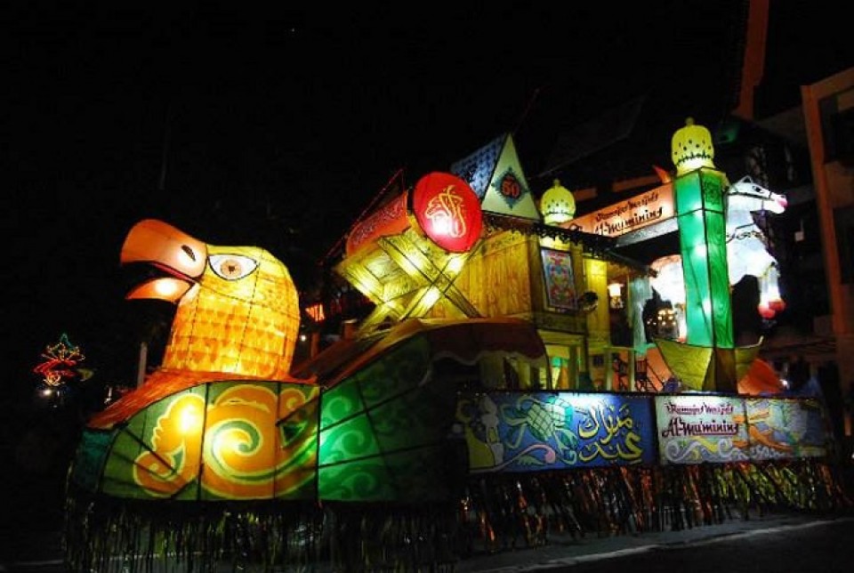 Sambut Ramadhan dengan Pawai Tanglong