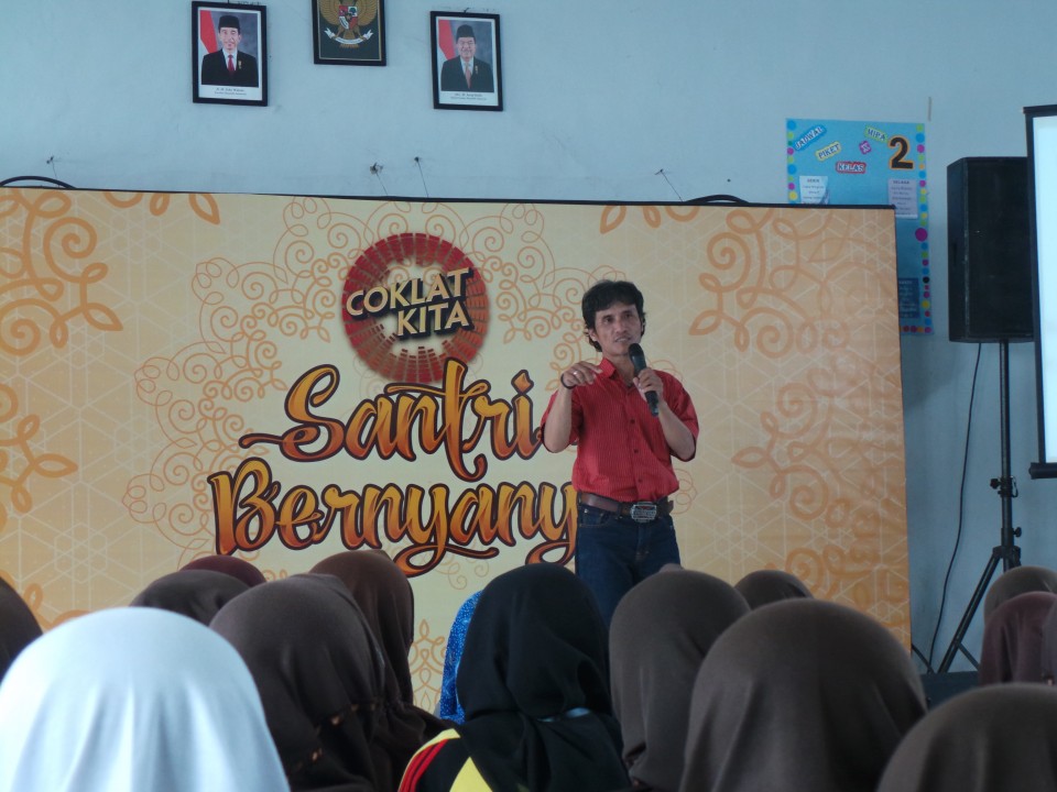 Santri Berguru Pendokumentasian dari Dhadhi Piston