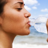 Manfaat 2 Liter Air Putih Setiap Hari