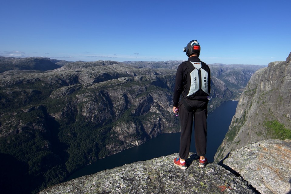 Sensasi Lompat Dari Ketinggian 20 Meter