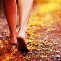 Jalan? Jangan Pake Alas Kaki!