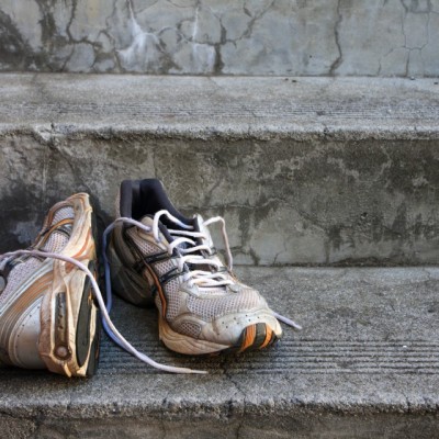 Sepatu Bau? Coba Atasi Dengan Kopi