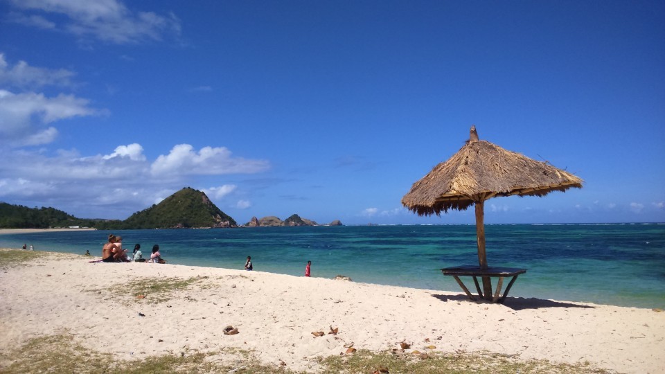 Pantai Mawun dan Pantai Batu Payung, Harta Terpendam di Lombok Tengah