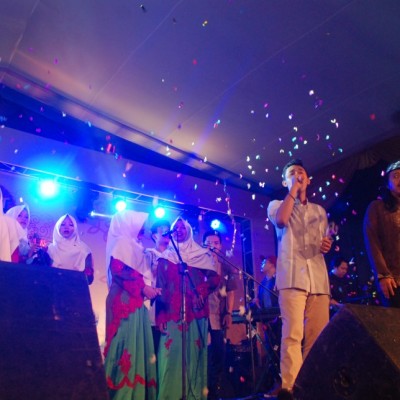 Santri Bernyanyi di Ponpes Sirna Miskin, Meriah!