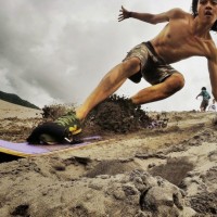 Nggak Usah Jauh-Jauh Nikmati Sensasi Snow Boarding