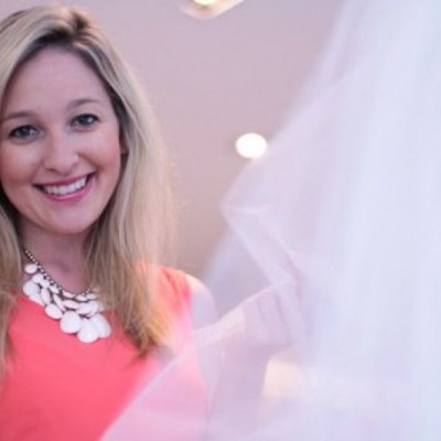 Wanita Ini Jadi Cantik dan Dibayar!