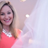 Wanita Ini Jadi Cantik dan Dibayar!