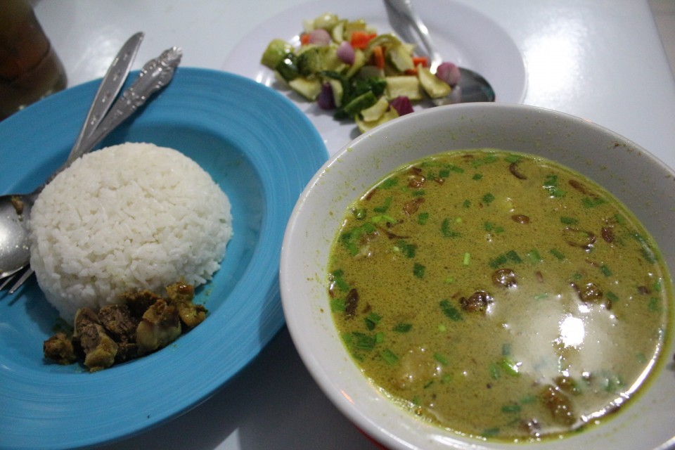 Sajian Empal Dari Kota Udang