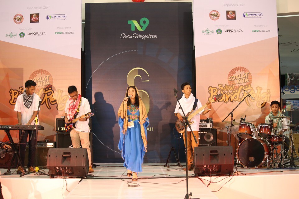 Gemuruh Coklat Kita Festival Band Religi di Lippo Plaza