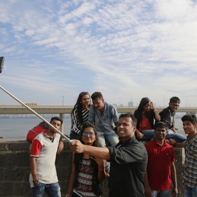 Hati-hati, Dilarang Selfie di India!