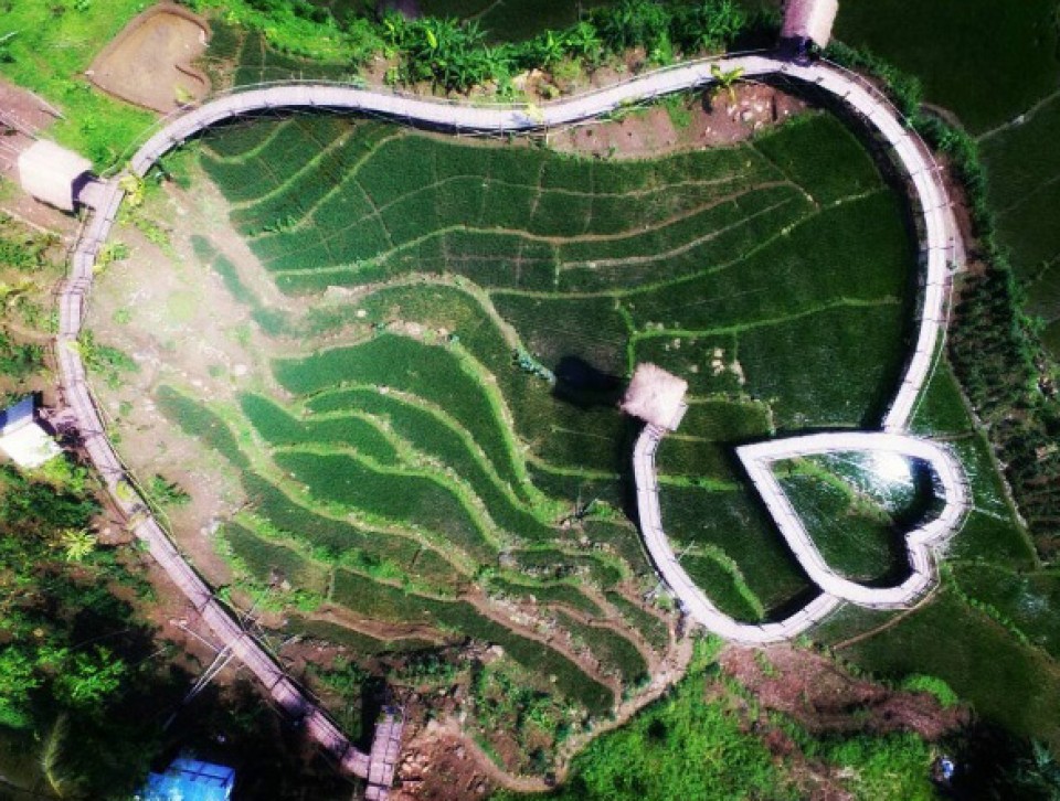 Jembatan Ini Bisa Abadikan Cinta!