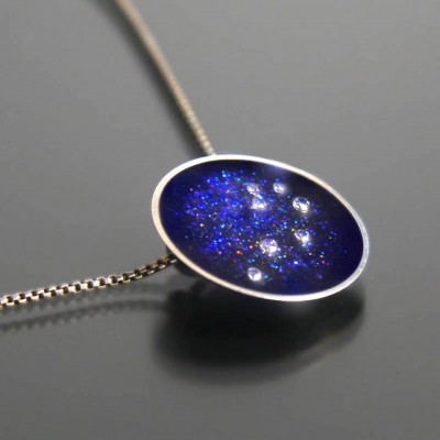 Ada Semesta di Kalung Ini!