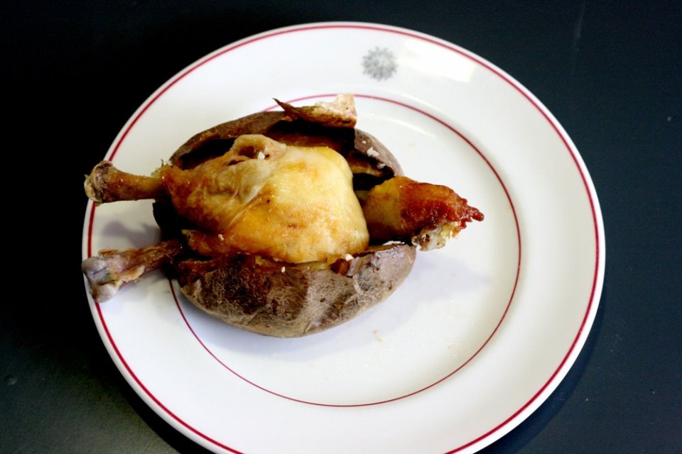 Ditusuk Matanya, Dipaksa Makan, Dimasak!