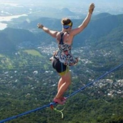 Melayang di Udara Dengan Heels