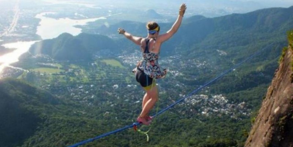 Melayang di Udara Dengan Heels