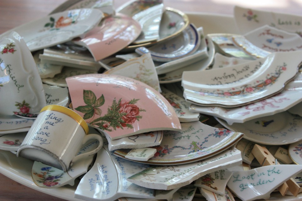 Wajib Banting Piring Kalau Nikah!