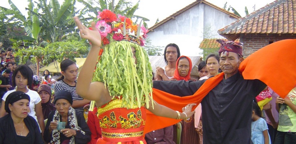 Buang Sial Dengan Ritual Seblang di Banyuwangi