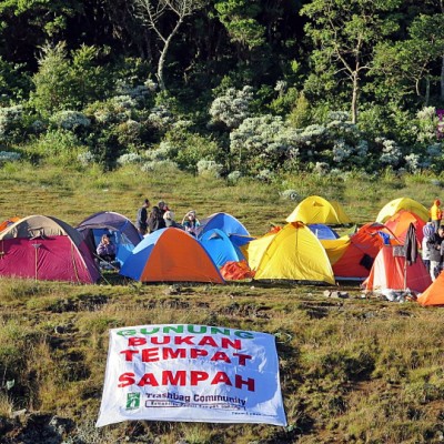 Trashbag Community: Gunung Bukan Tempat Sampah