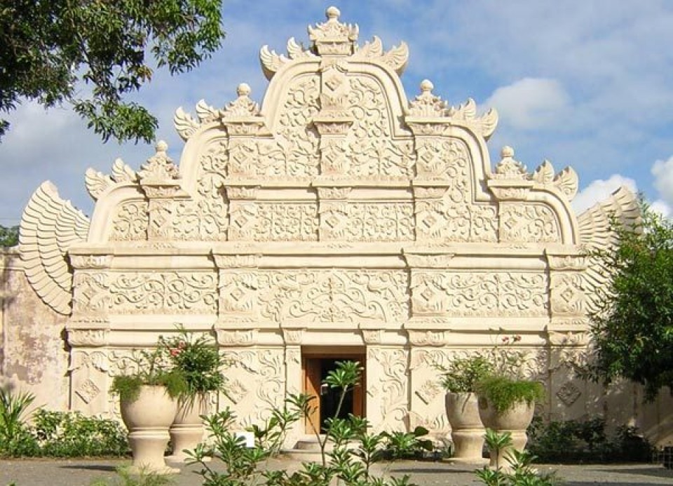 Menyelami Istana Masa Lalu dari Keraton Tamansari