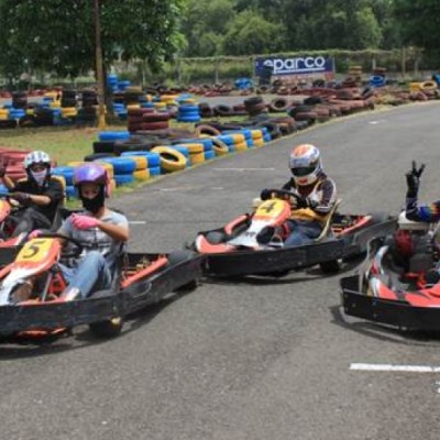 Ngebut di Arena GoKart