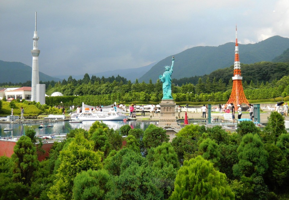 Yuk, Seharian Keliling Dunia!