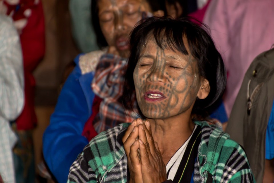 Tato Wajah Untuk Wanita Myanmar